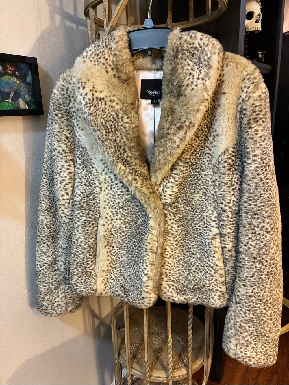 Faux fur leopard print coat. Like new. Medium